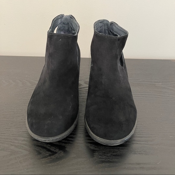 Dansko Shoes - GUC Dansko Suede Ankle Boots with Cutout Sz 37